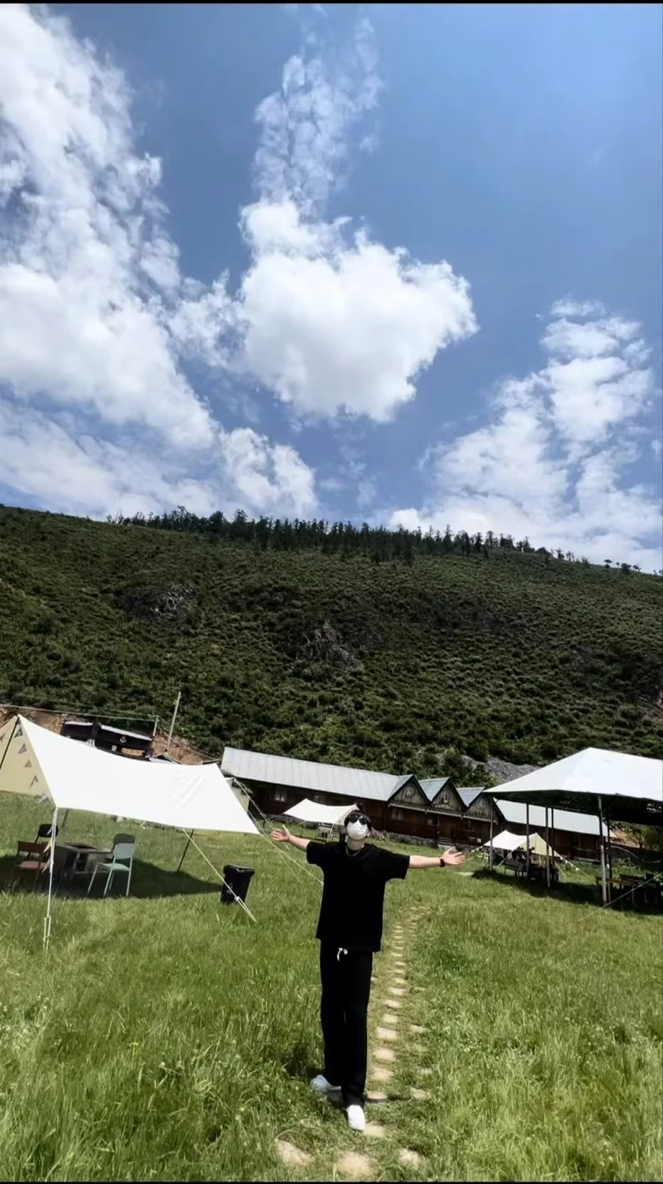 穿过人山人海 去看山河大海