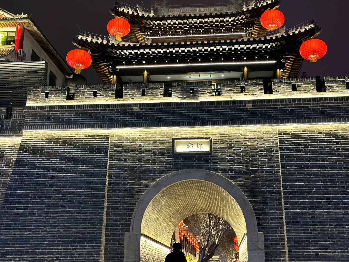 客从长安来，驱马邯郸道