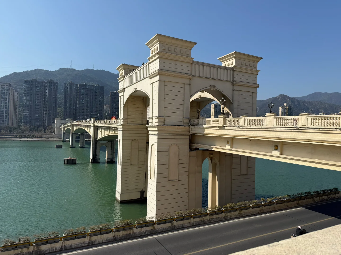 在温州→←丽水反复横跳