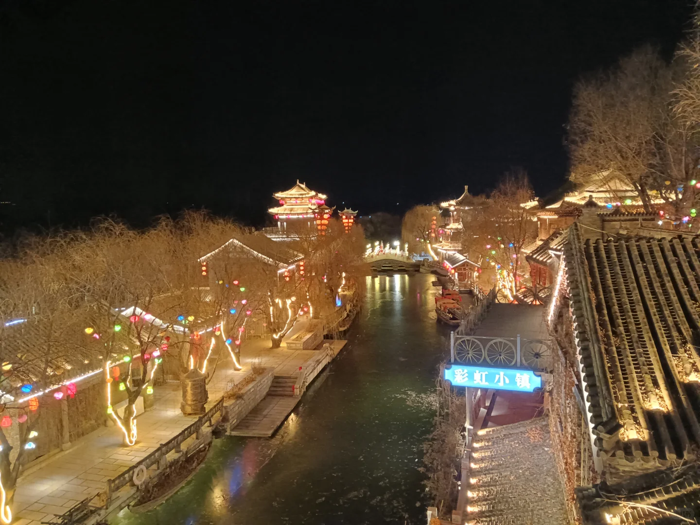 美丽的小镇夜景