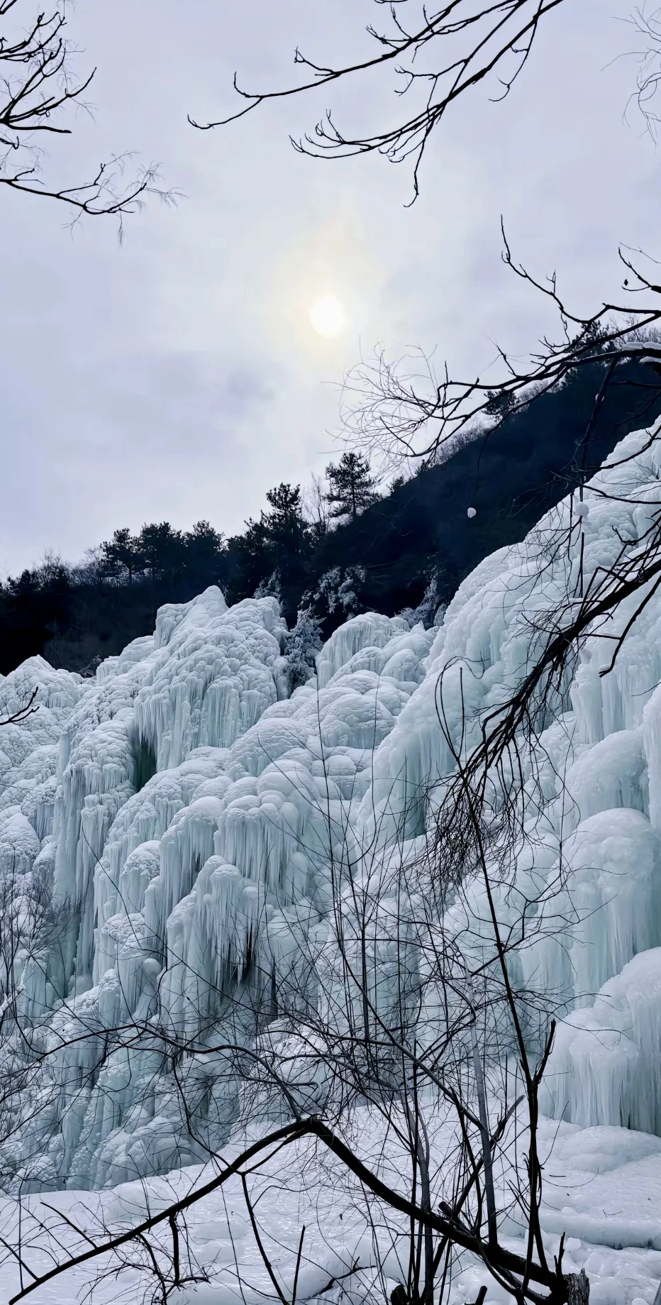 保定易县水瀑沟：山水间的冰瀑盛宴