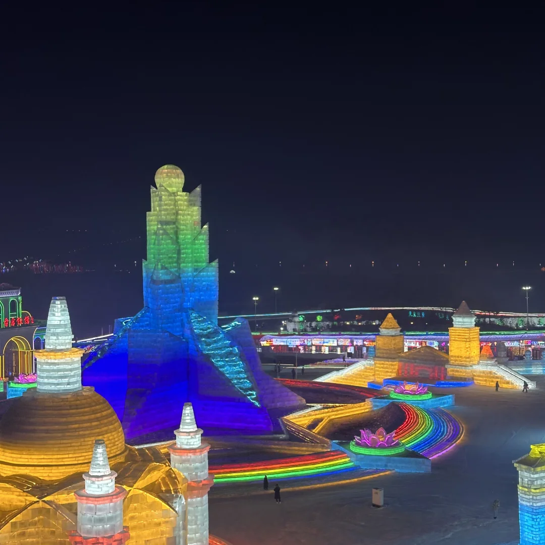 🎿 哈尔滨冰雪大世界 VS 长春冰雪新天地 ❄️