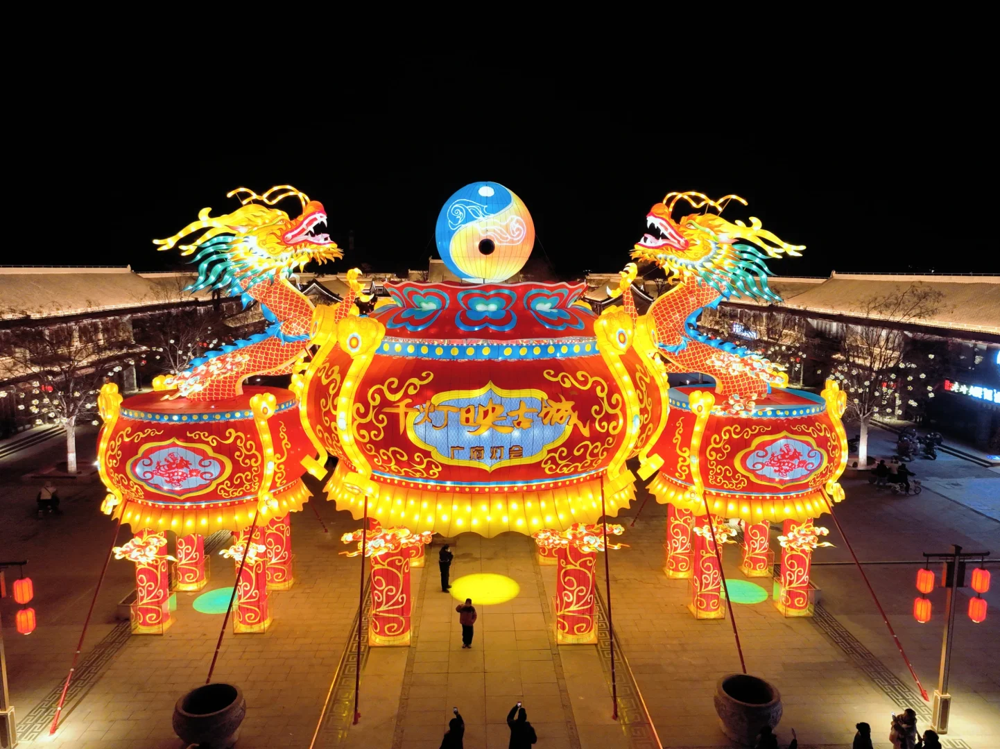 水上看古城、灯会奇相遇！春节奇妙之旅🎉