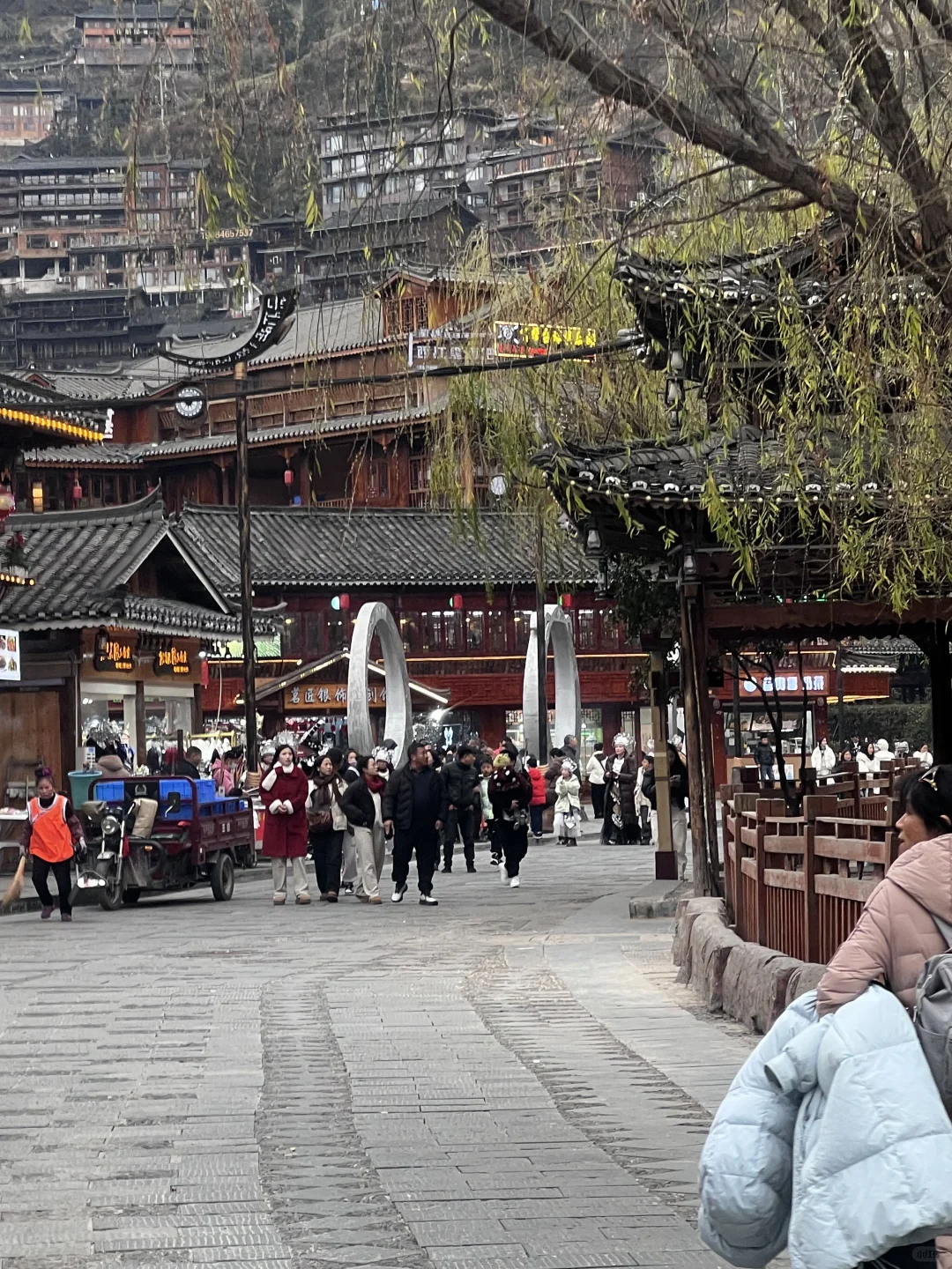 2.10号西江千户苗寨景区实况