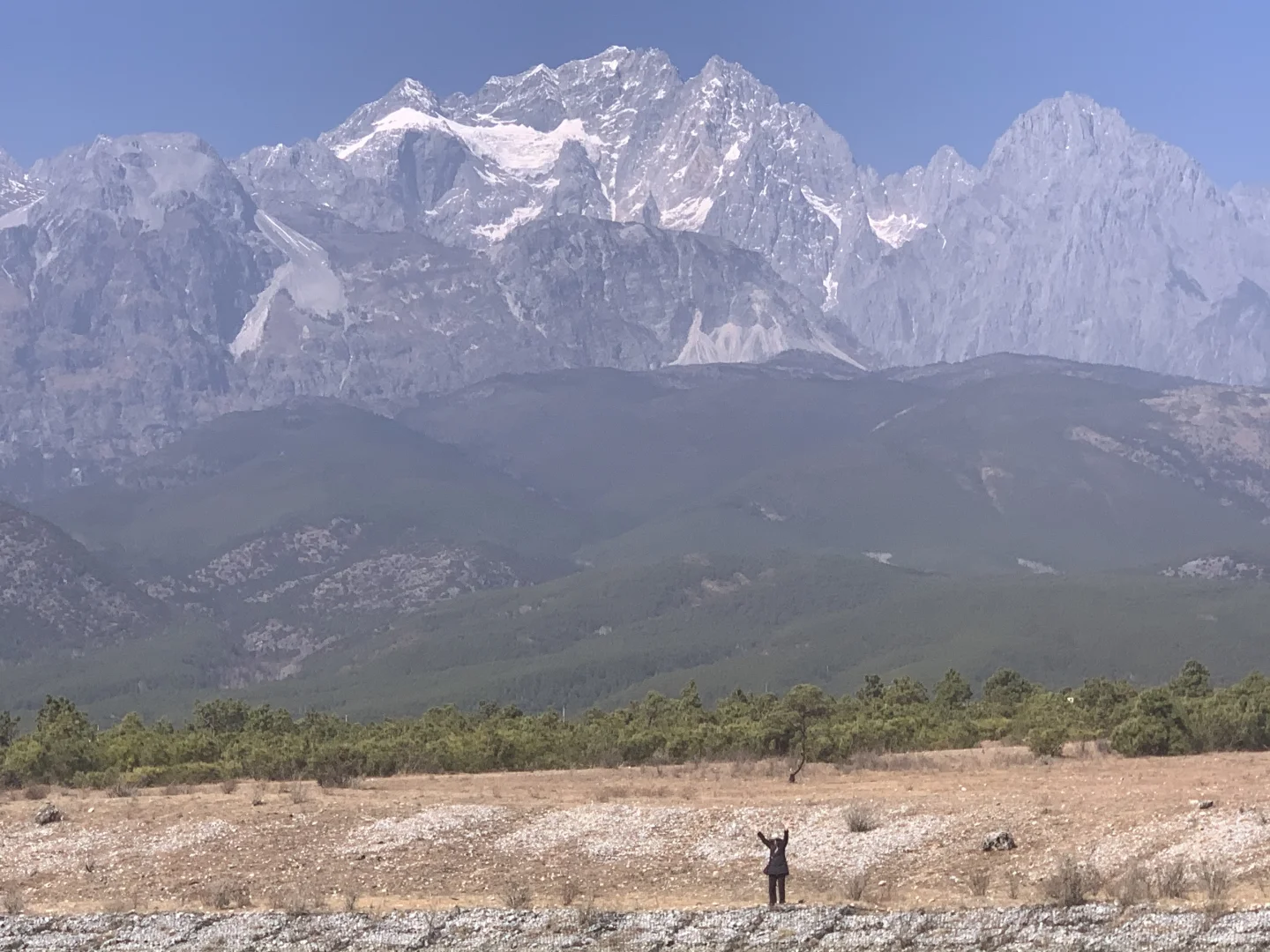 东巴谷：玉龙雪山下的宁静绿洲 🌿