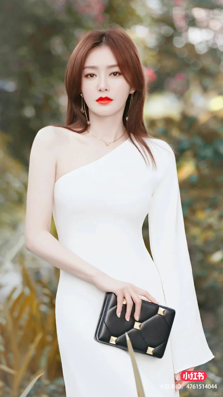 秦岚:这颜值谁能扛得住