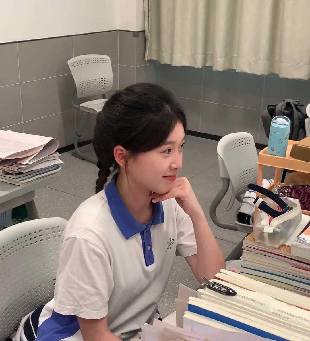 在学校的漂亮live库存～