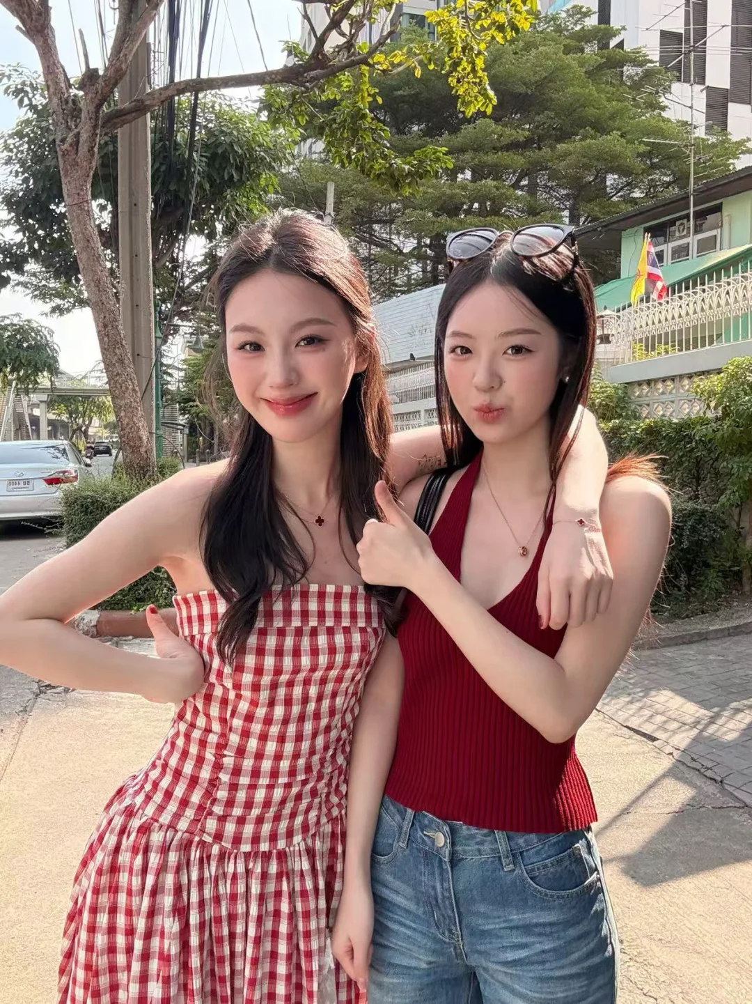 存一些姐妹旅行拍照姿势