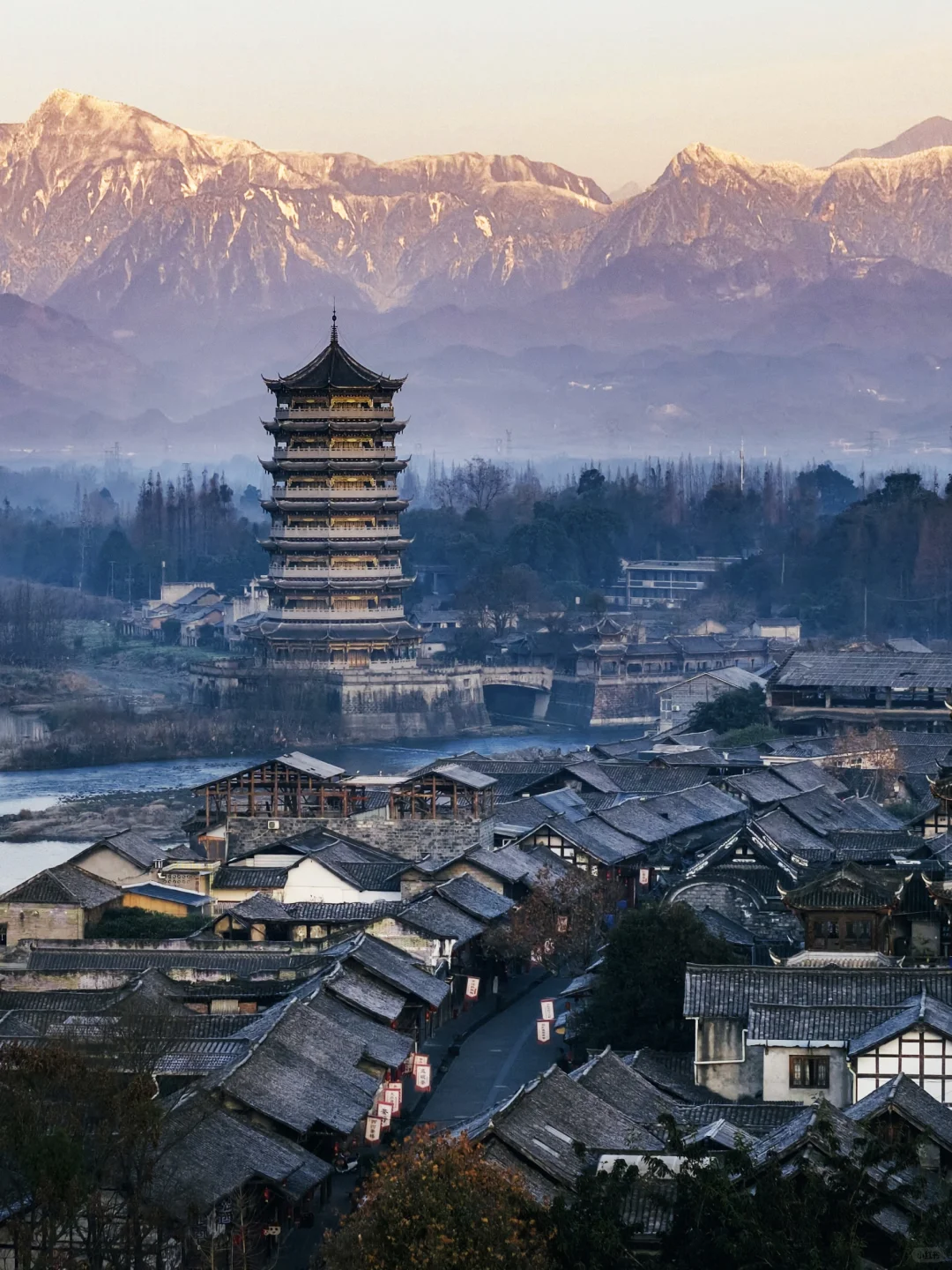 成都1小时直达！🏔雪山下的千年古镇有多绝！