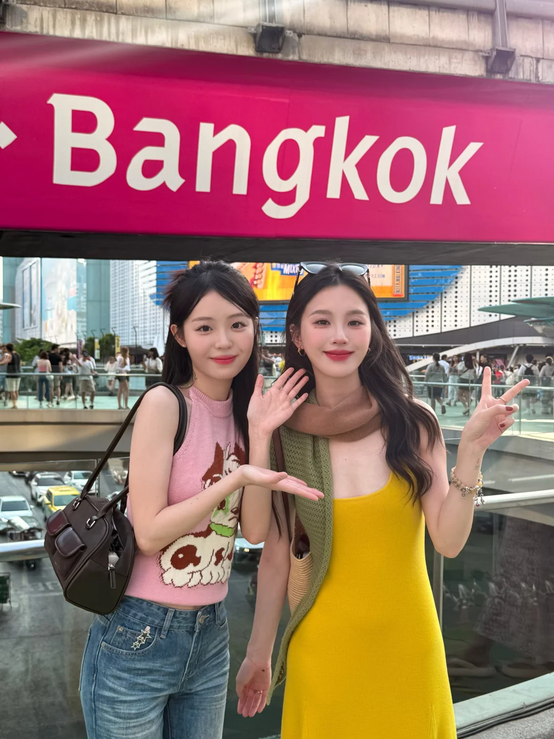 存一些姐妹旅行拍照姿势