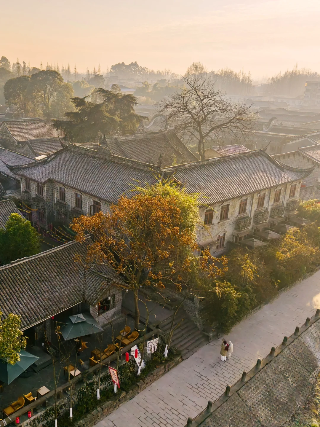 成都1小时直达！🏔雪山下的千年古镇有多绝！