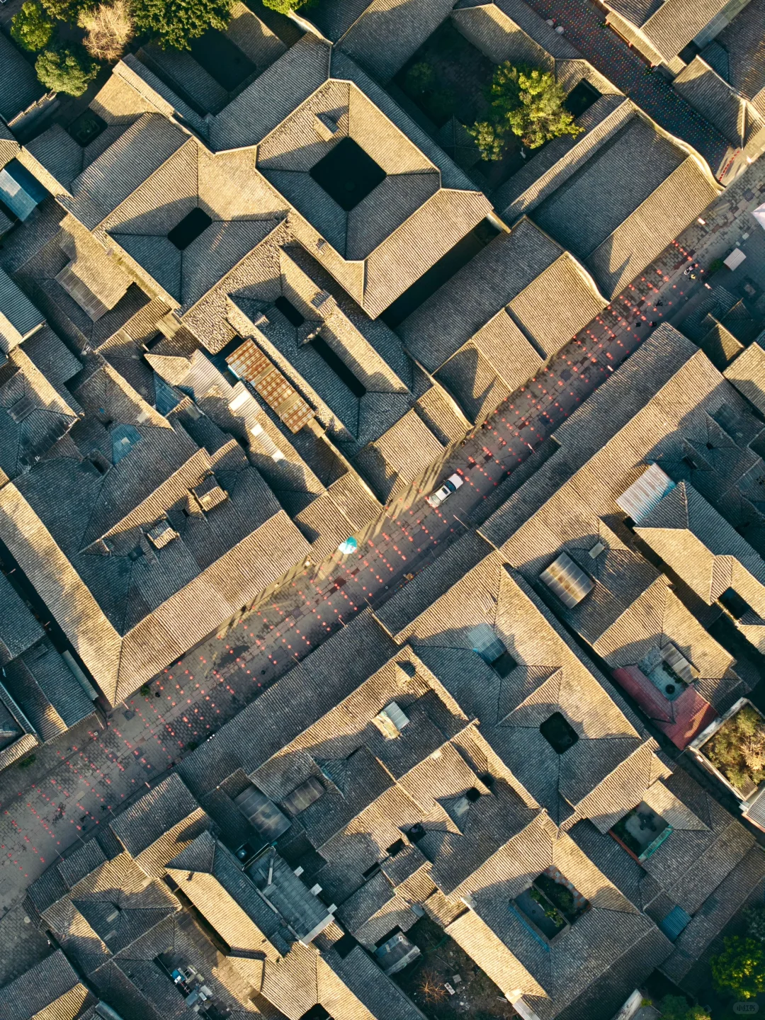 成都1小时直达！🏔雪山下的千年古镇有多绝！