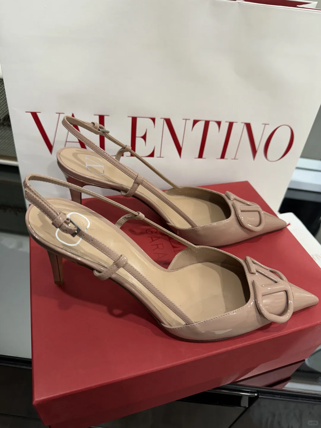 从不穿高跟鞋的女人～