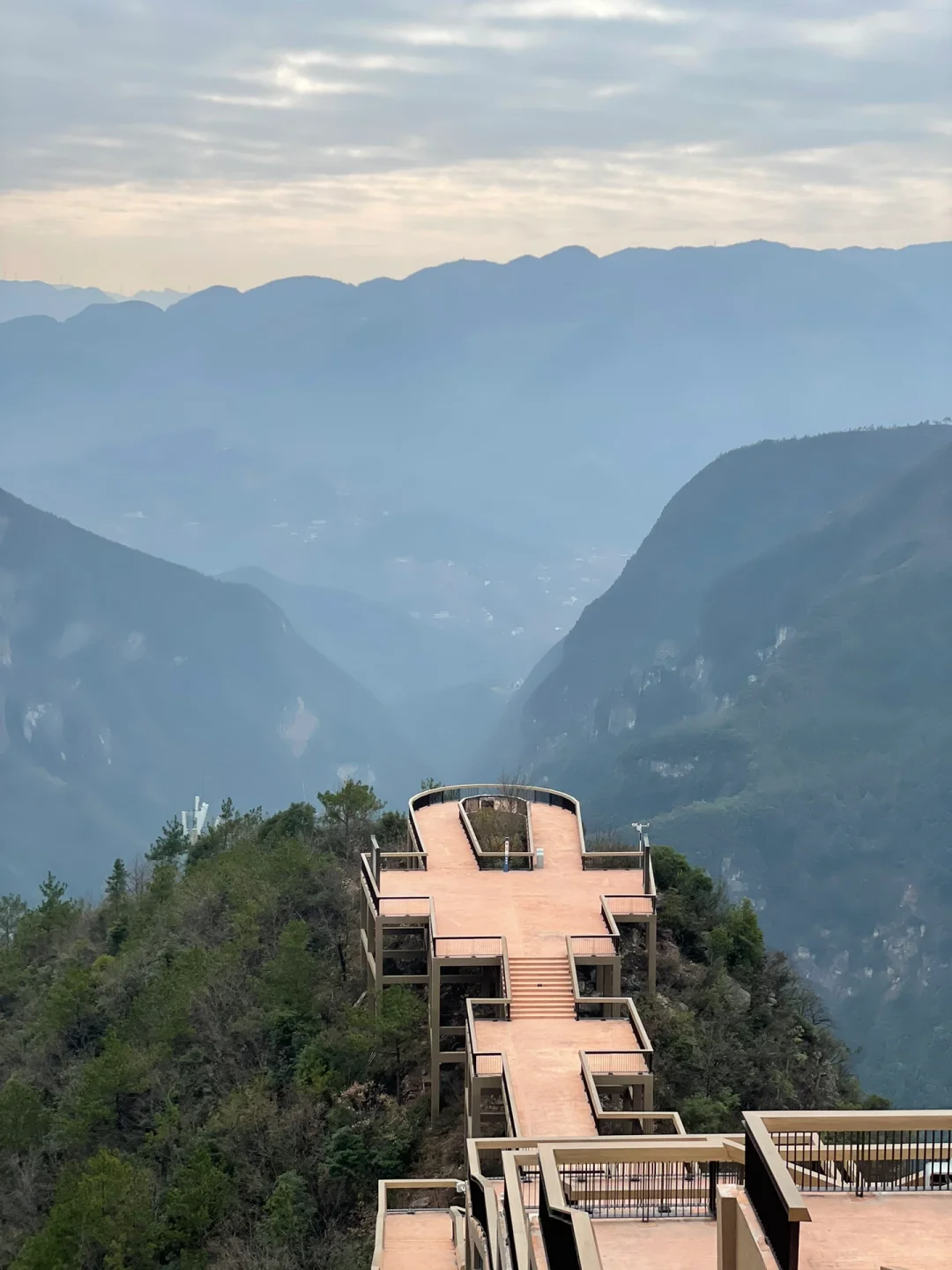 ⛰️巫峡神女景区冷清到观光车要凑人发车…🚙