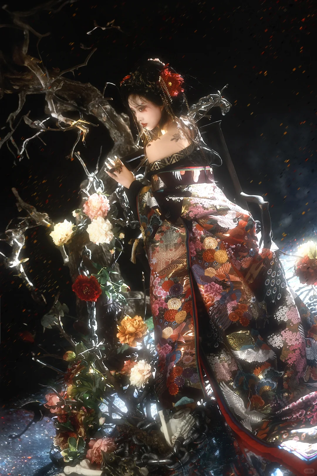 市列珠玑，户盈罗绮竞豪奢。