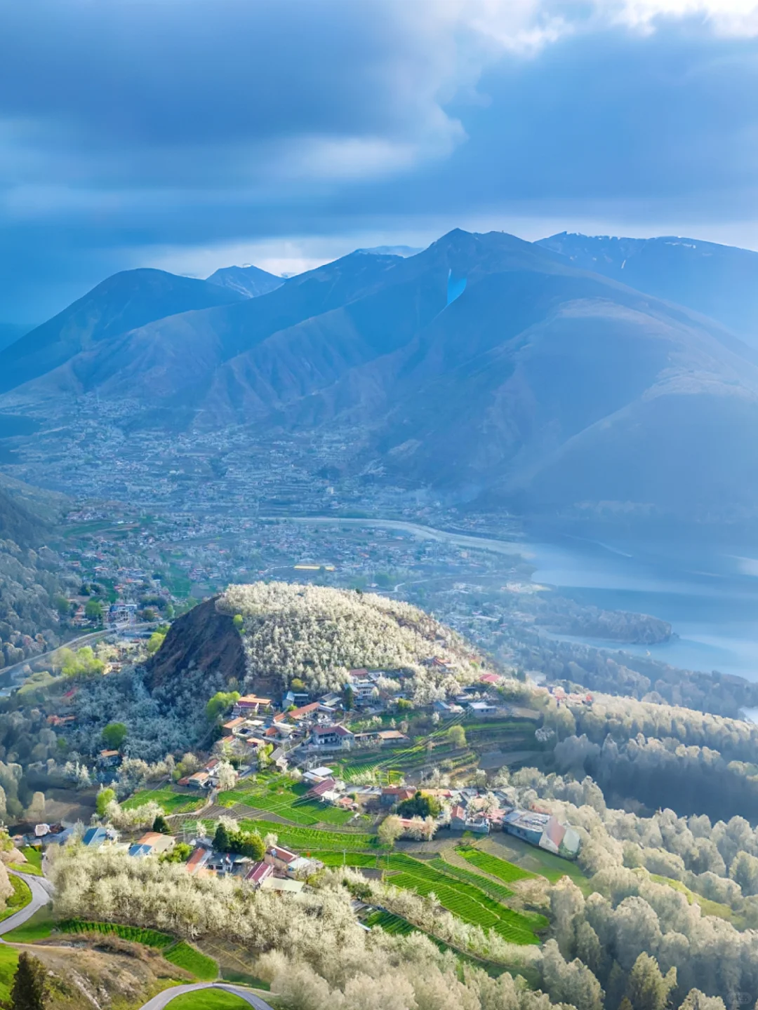 原以为川西春天够美,直到遇见金川梨花……