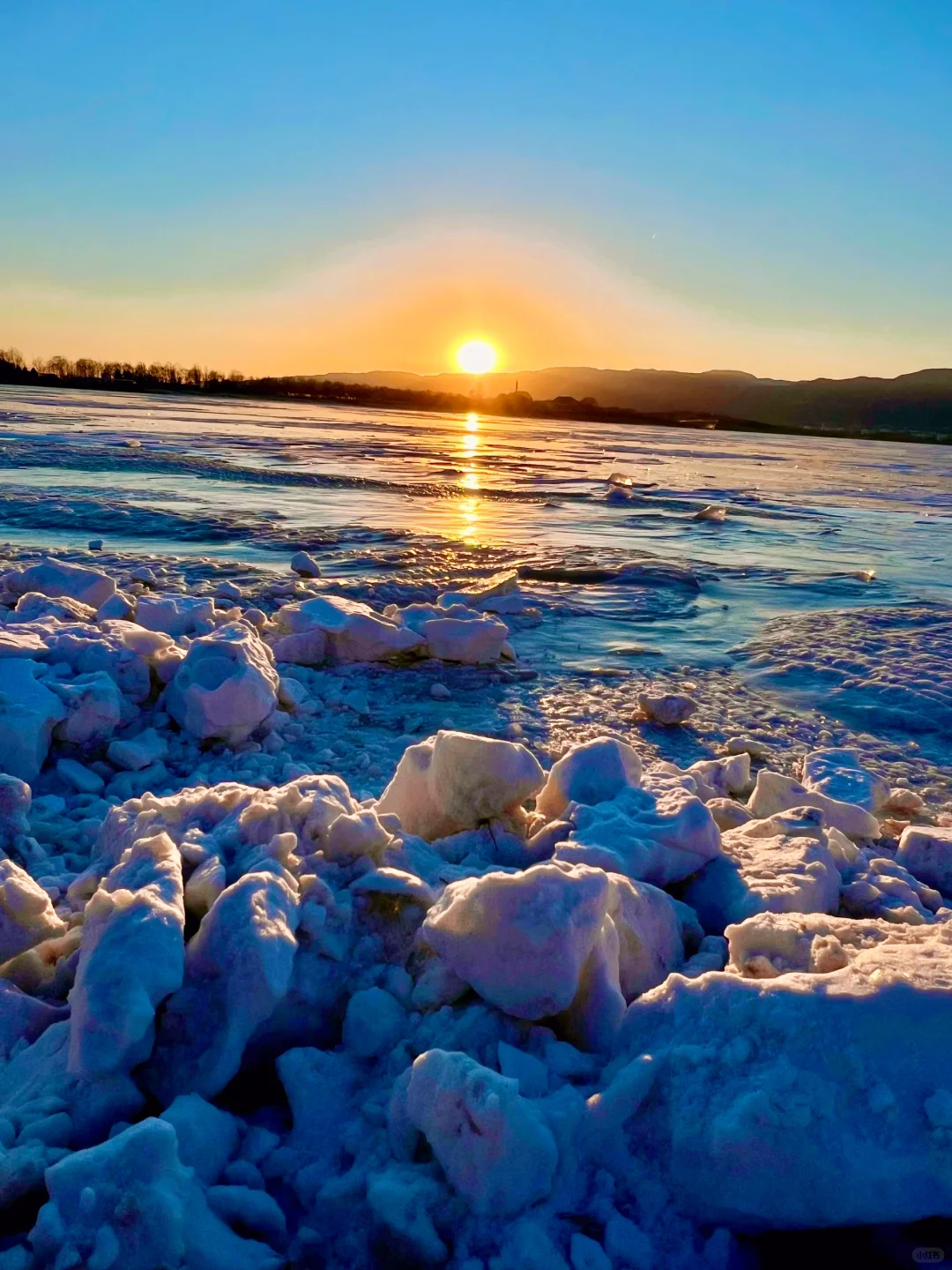 是太原❗️媲美阿那亚的冰河落日🌇新年打卡地
