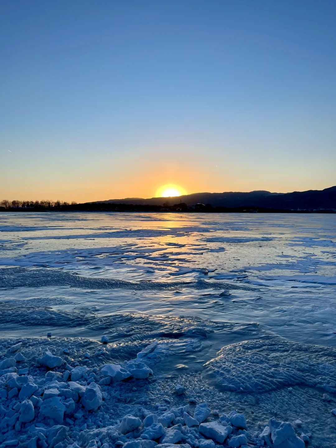 是太原❗️媲美阿那亚的冰河落日🌇新年打卡地