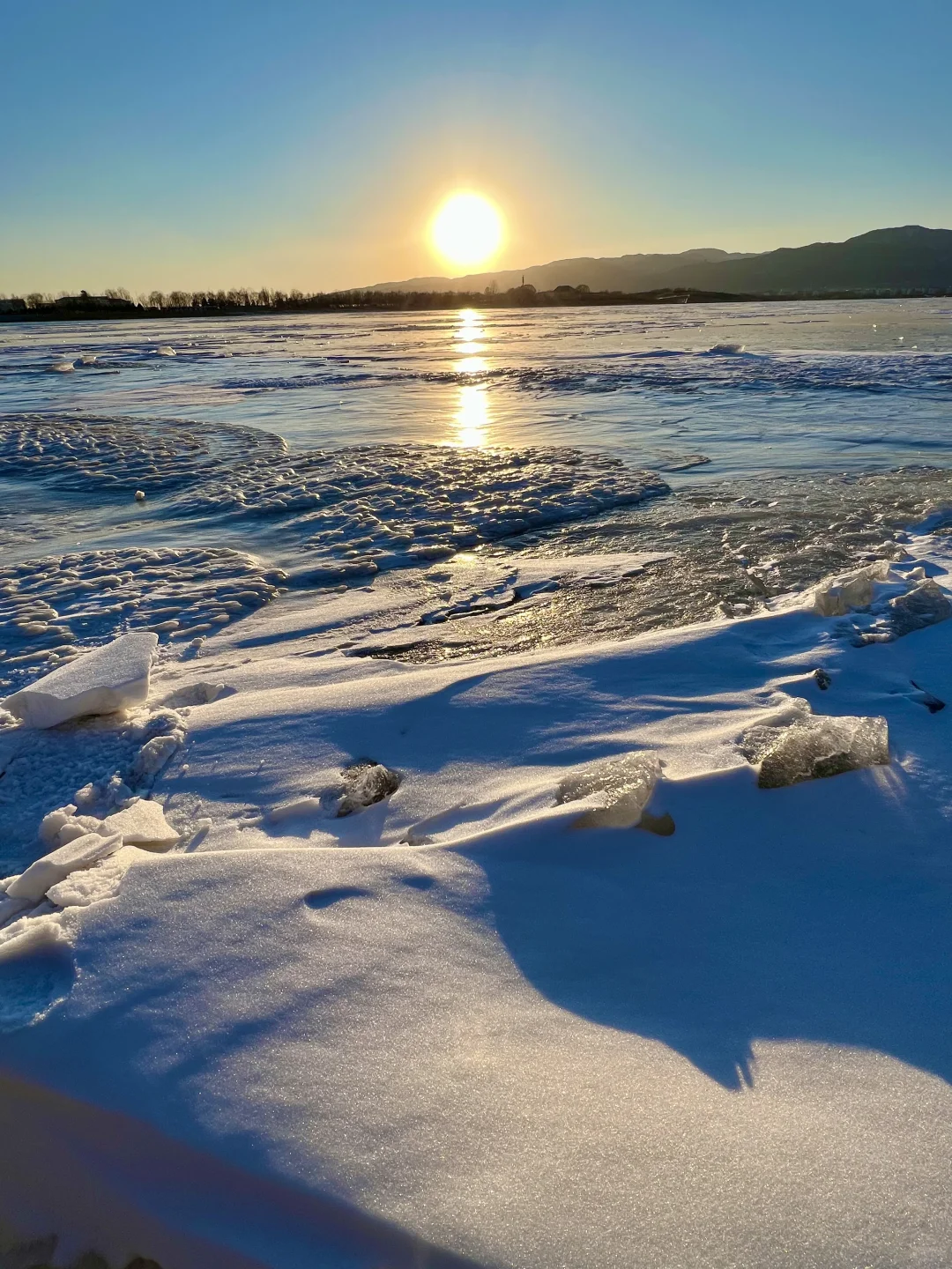是太原❗️媲美阿那亚的冰河落日🌇新年打卡地