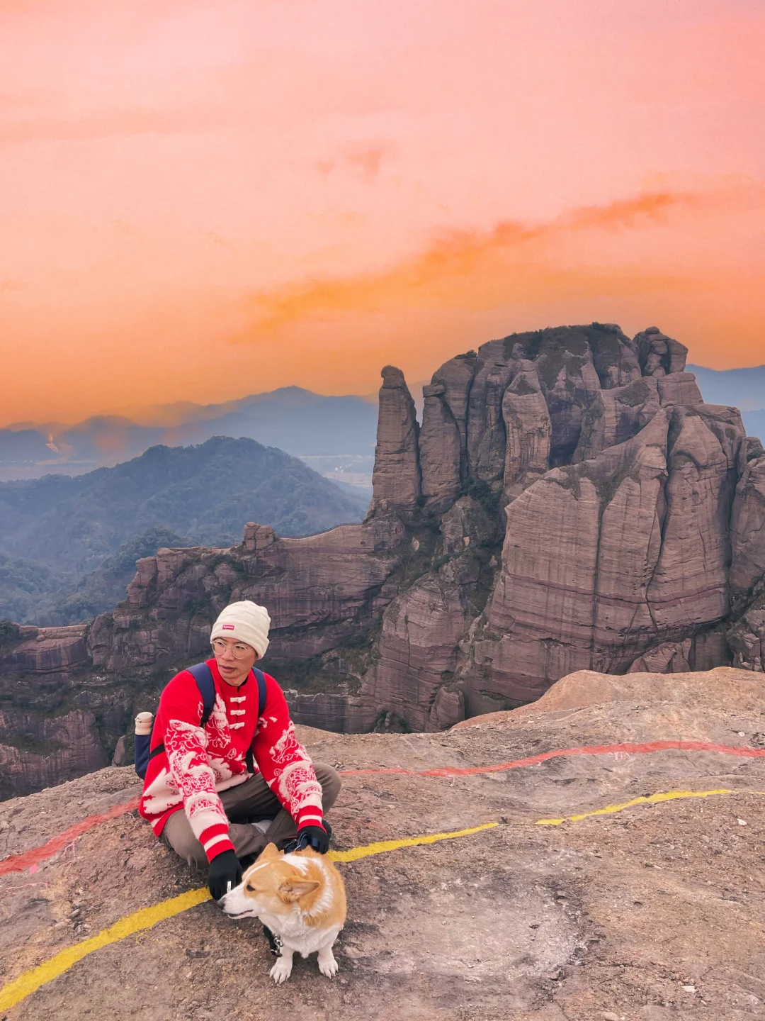 黄山算什么？带狗解锁100元承包整片丹霞！
