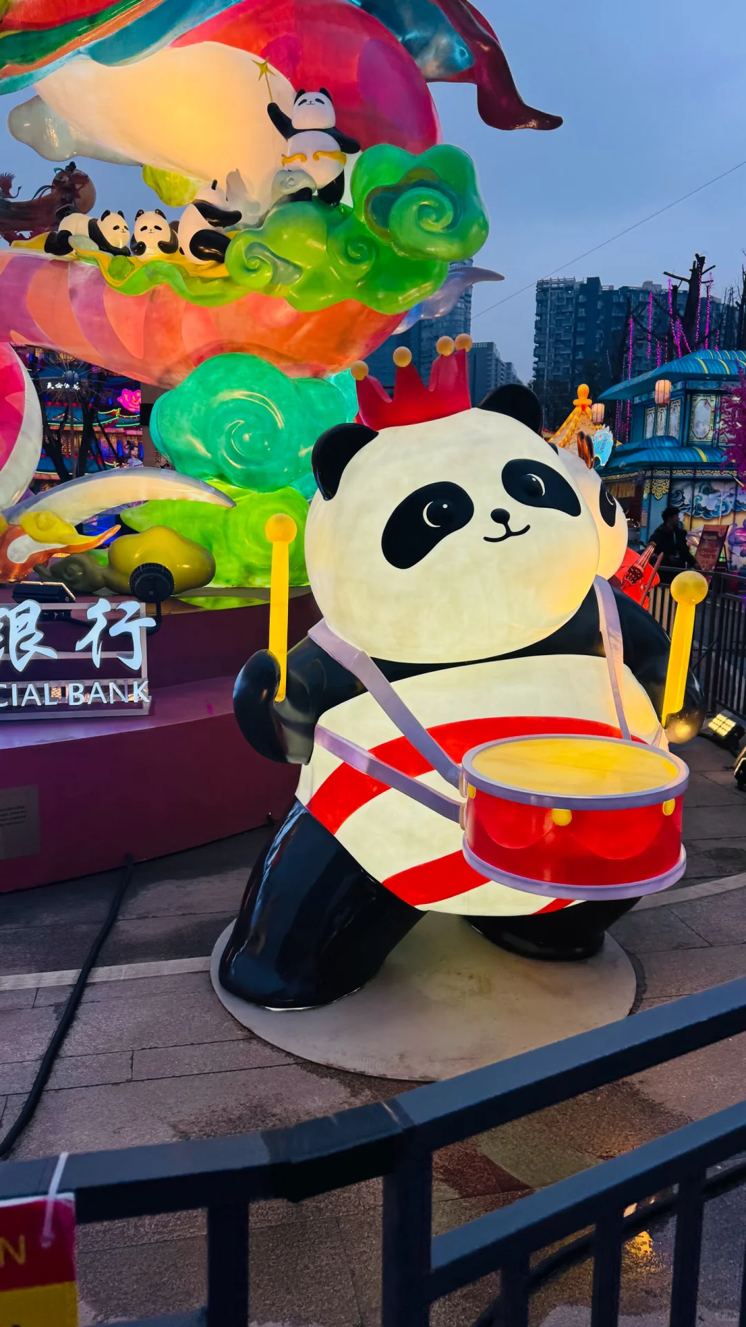 打卡成都熊猫灯会