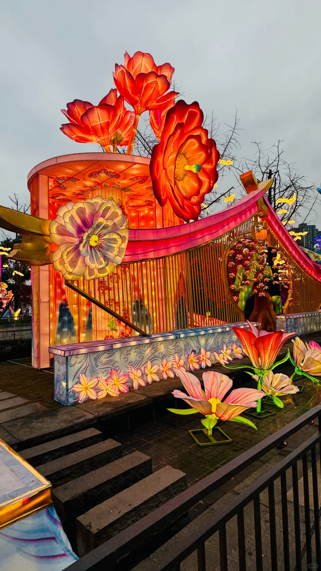 打卡成都熊猫灯会