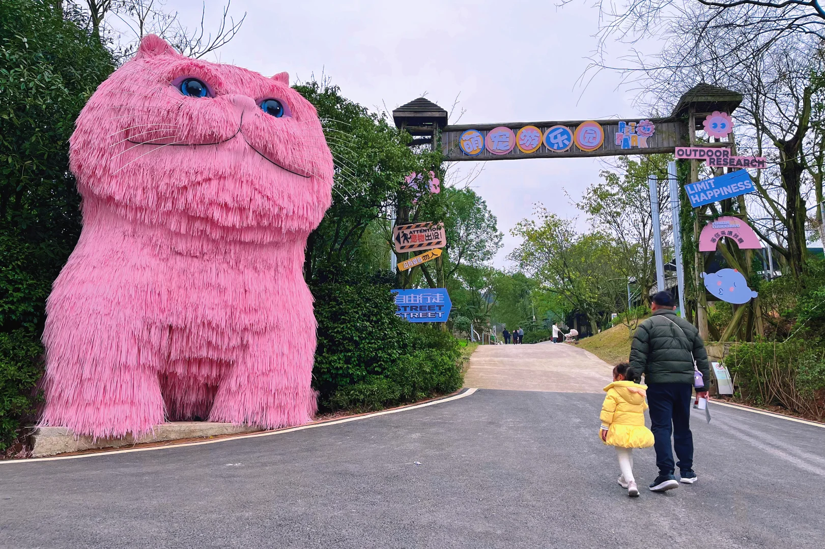 误入童话世界，周末老父亲花海里遛娃~