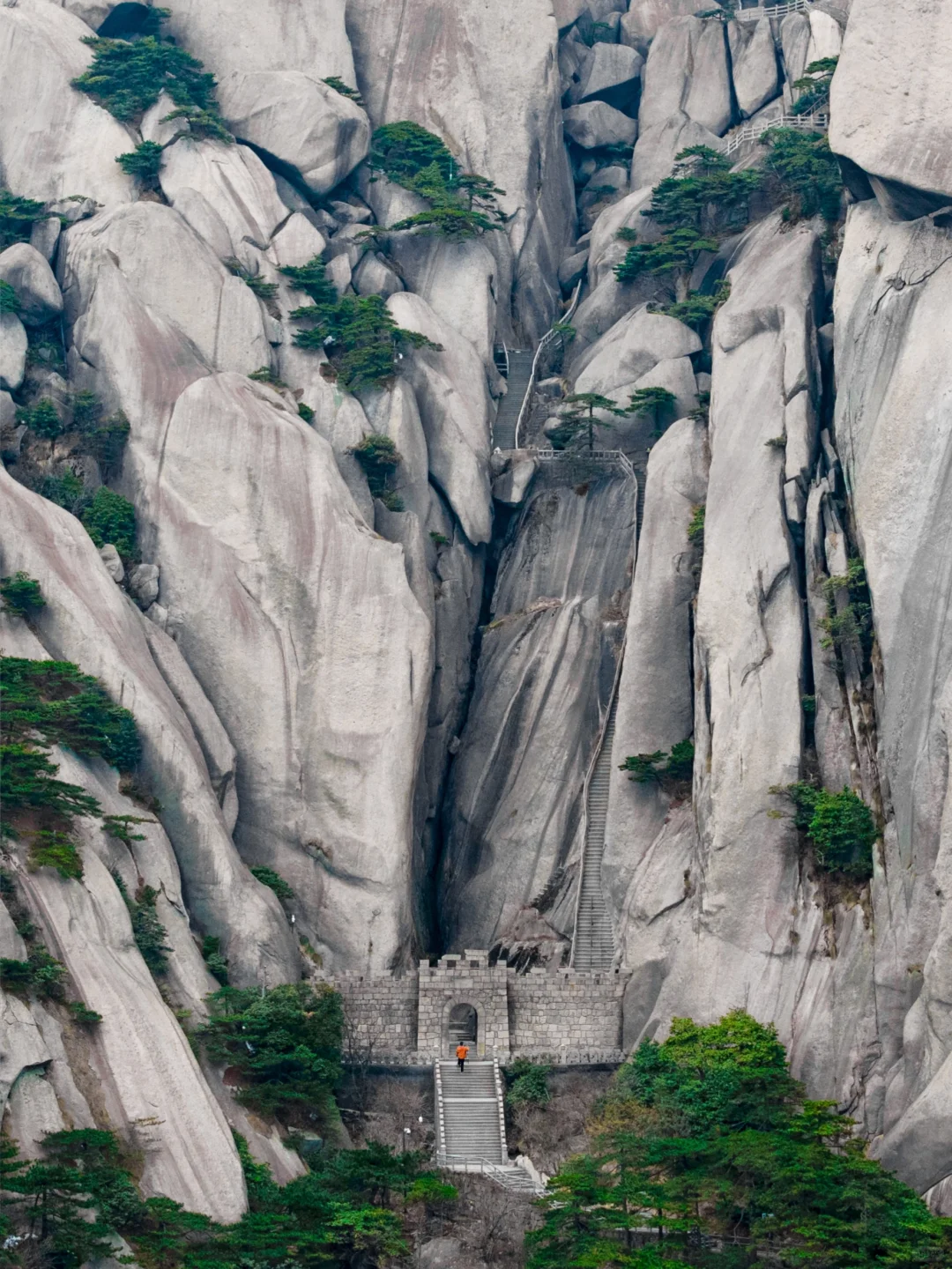 以为黄山够美了‼️直到遇到哪吒敖丙登天柱山