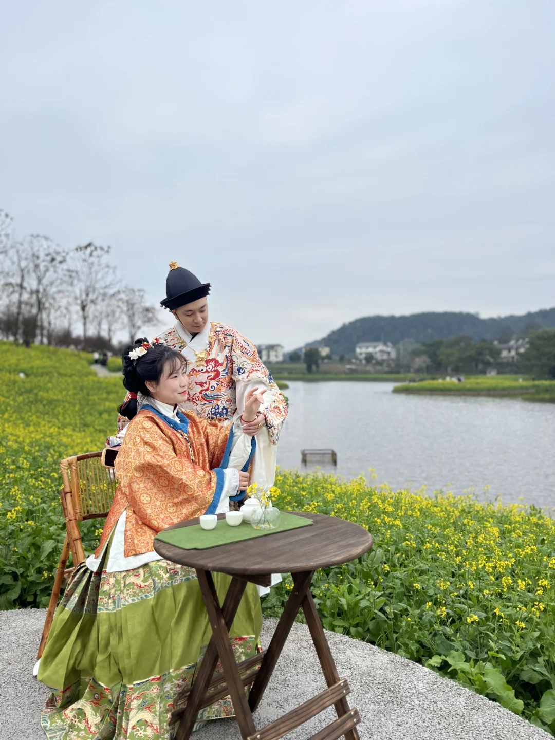 误入童话世界，周末老父亲花海里遛娃~