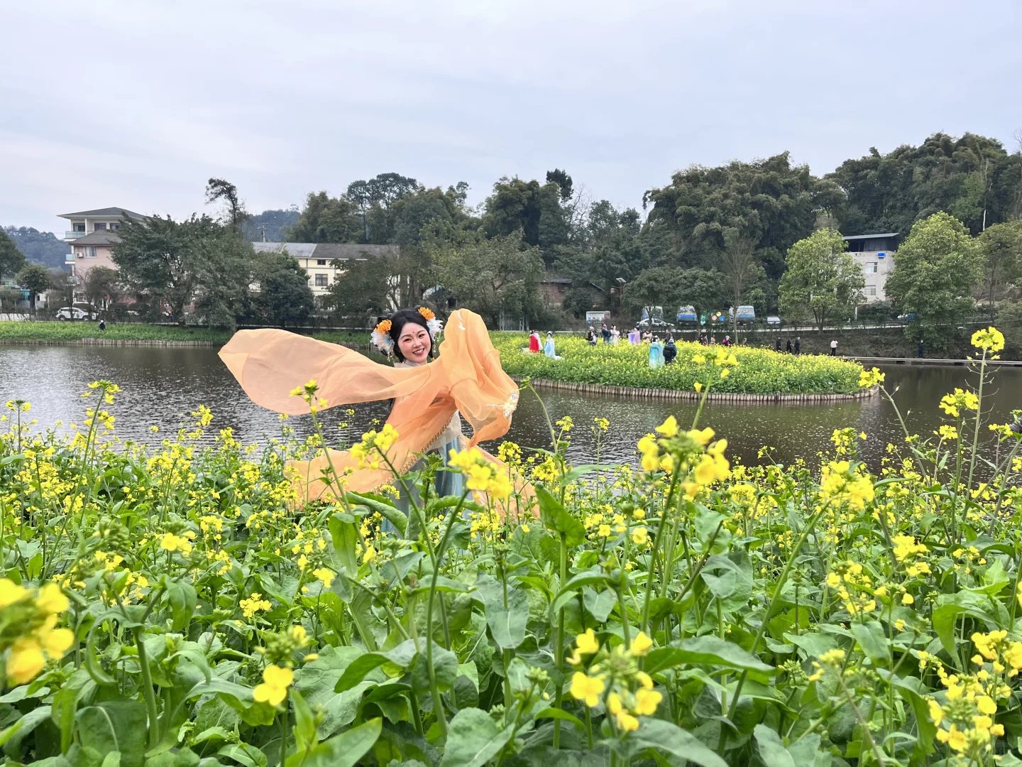 误入童话世界，周末老父亲花海里遛娃~