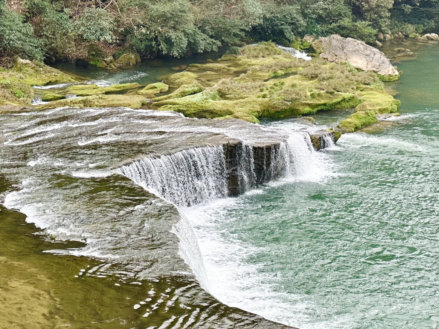 总要看一遍课本里的黄果树大瀑布吧