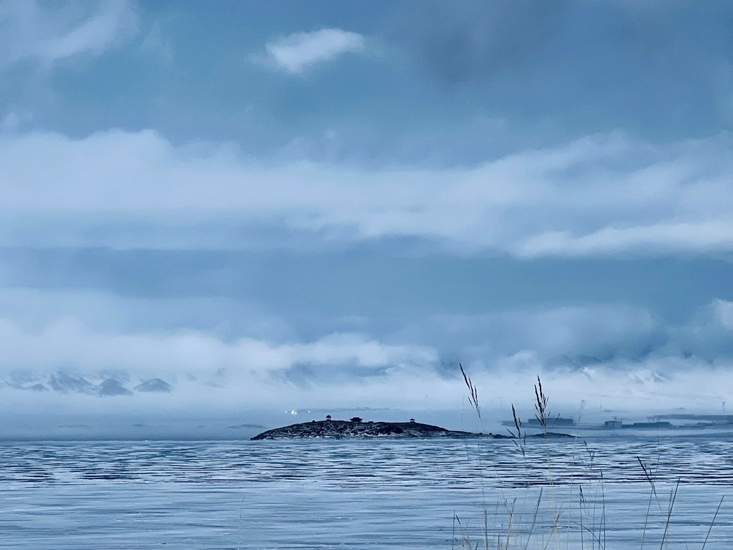 赛里木湖“蓝冰之约”