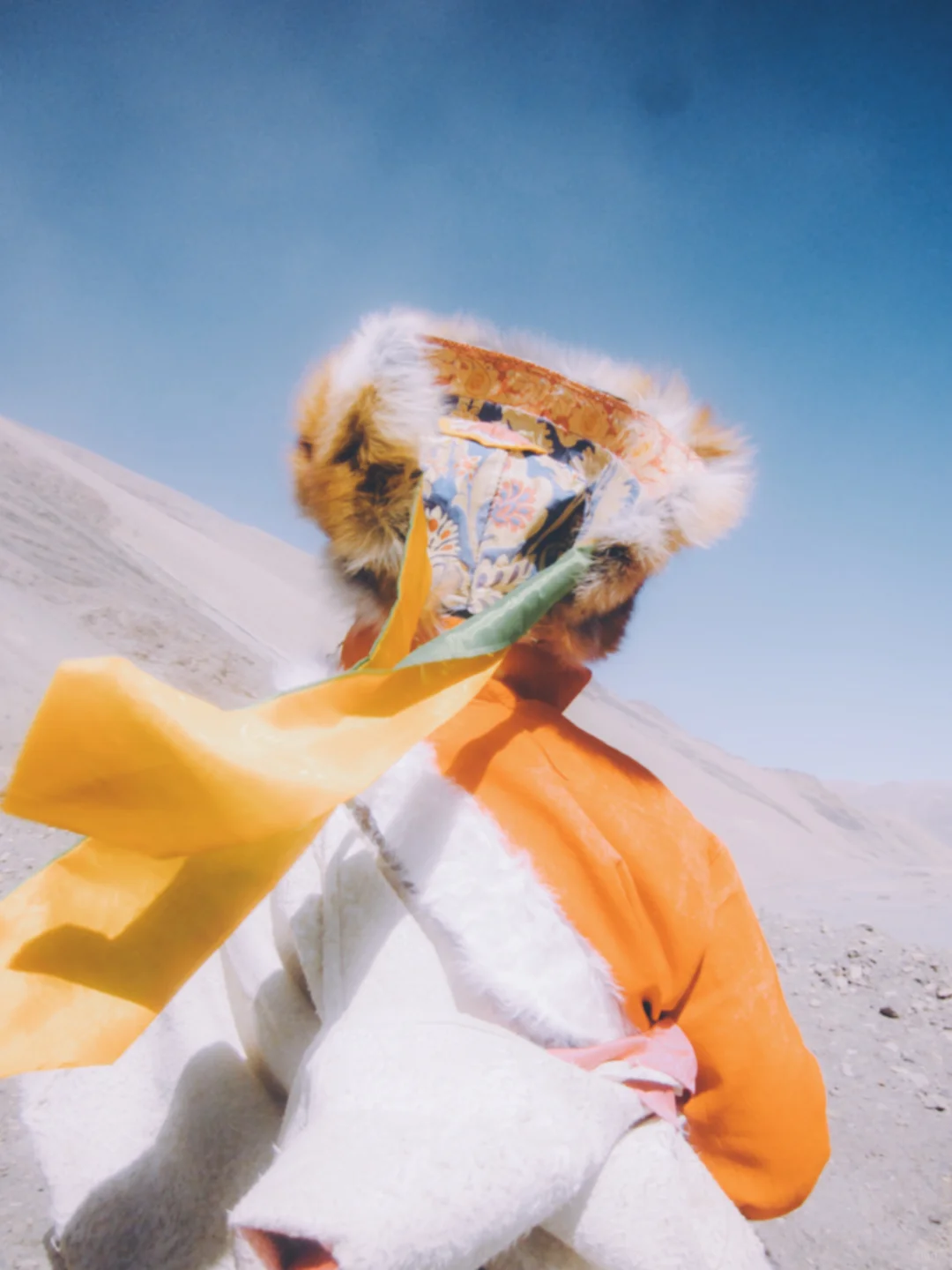 盛大的，荒芜的，神性的