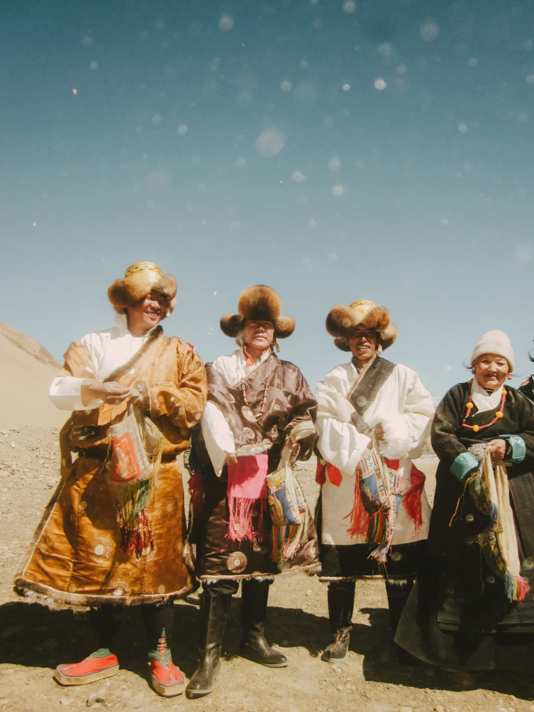 盛大的，荒芜的，神性的