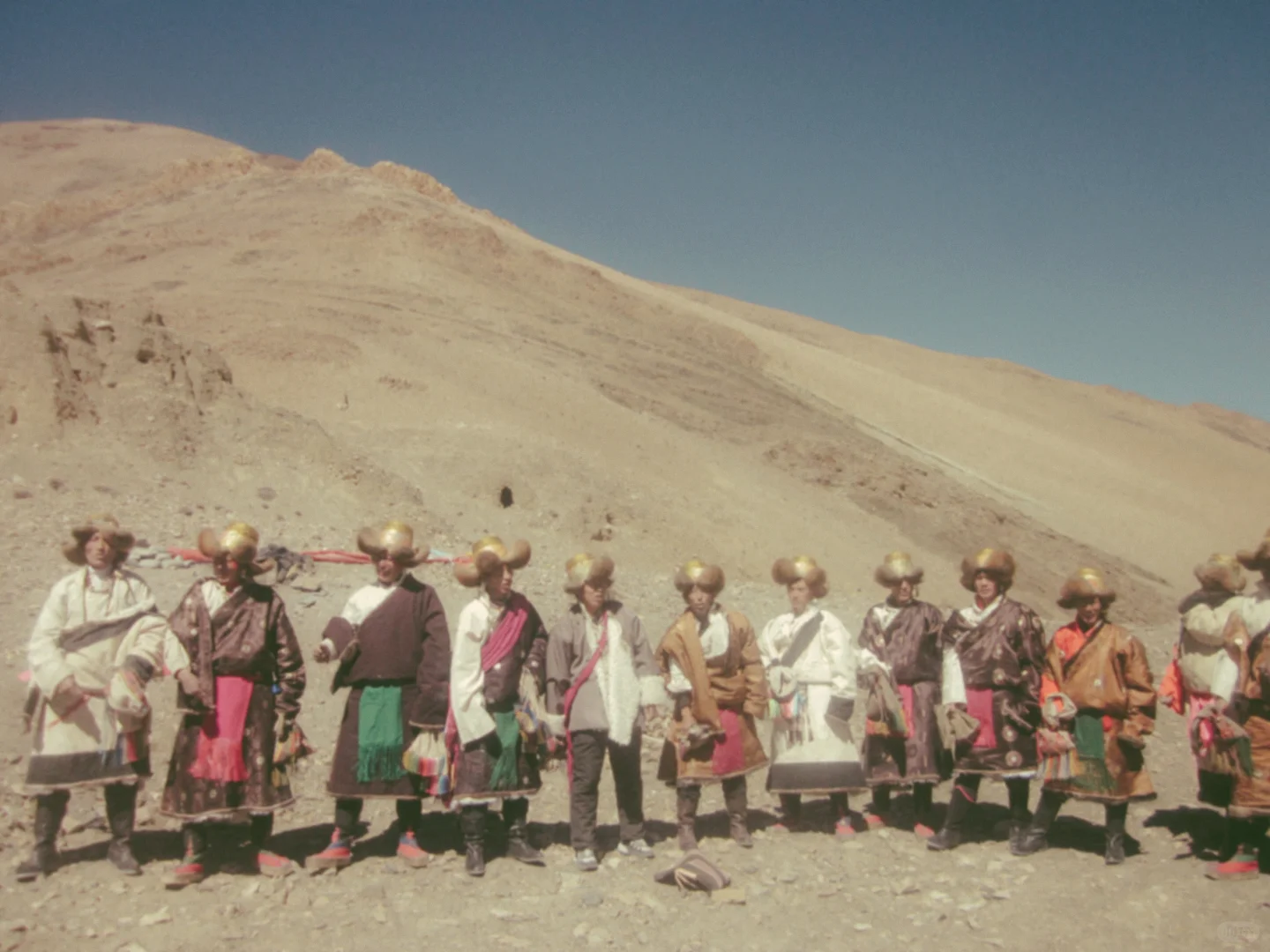 盛大的，荒芜的，神性的