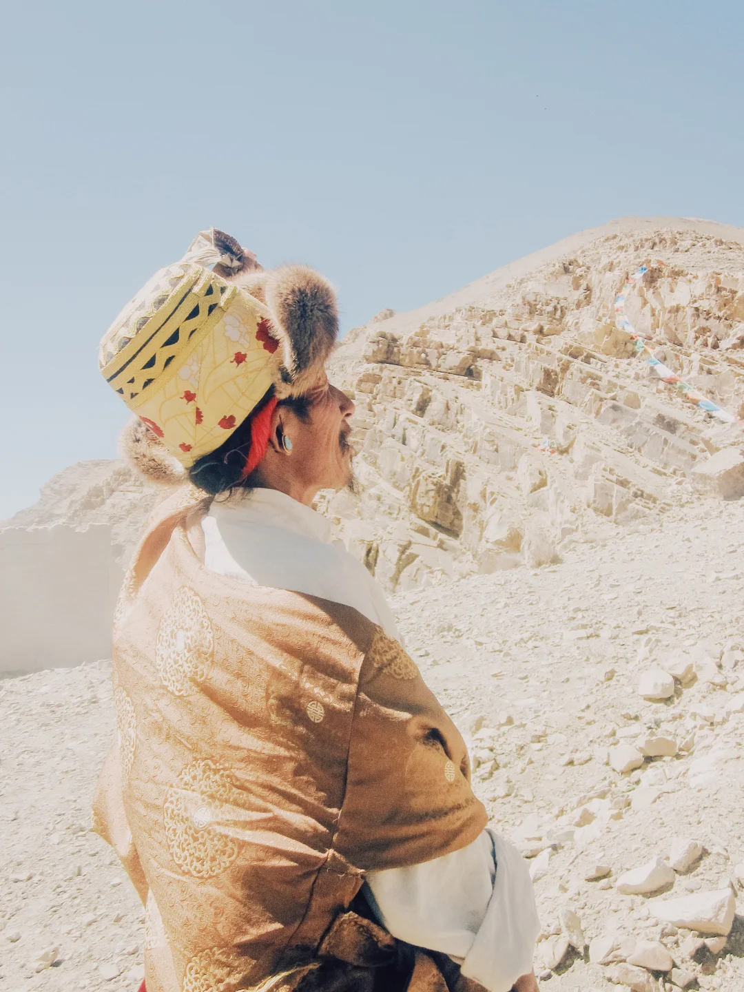 盛大的，荒芜的，神性的