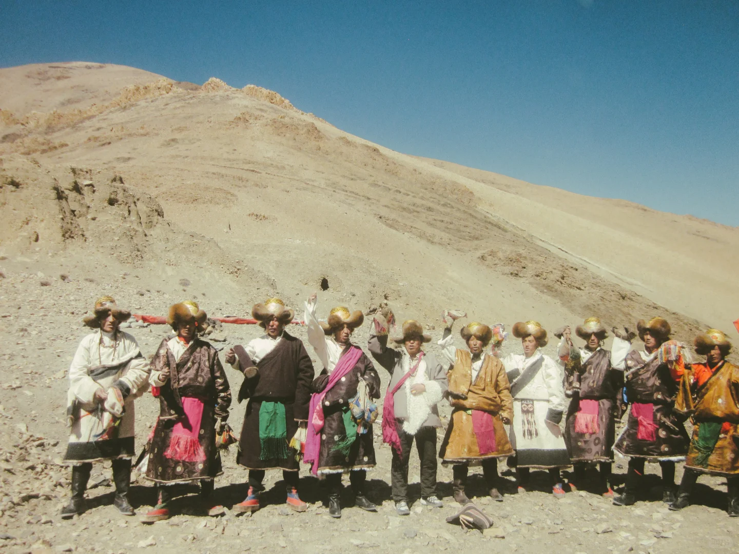 盛大的，荒芜的，神性的