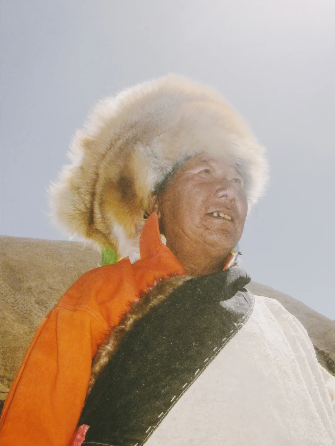 盛大的，荒芜的，神性的