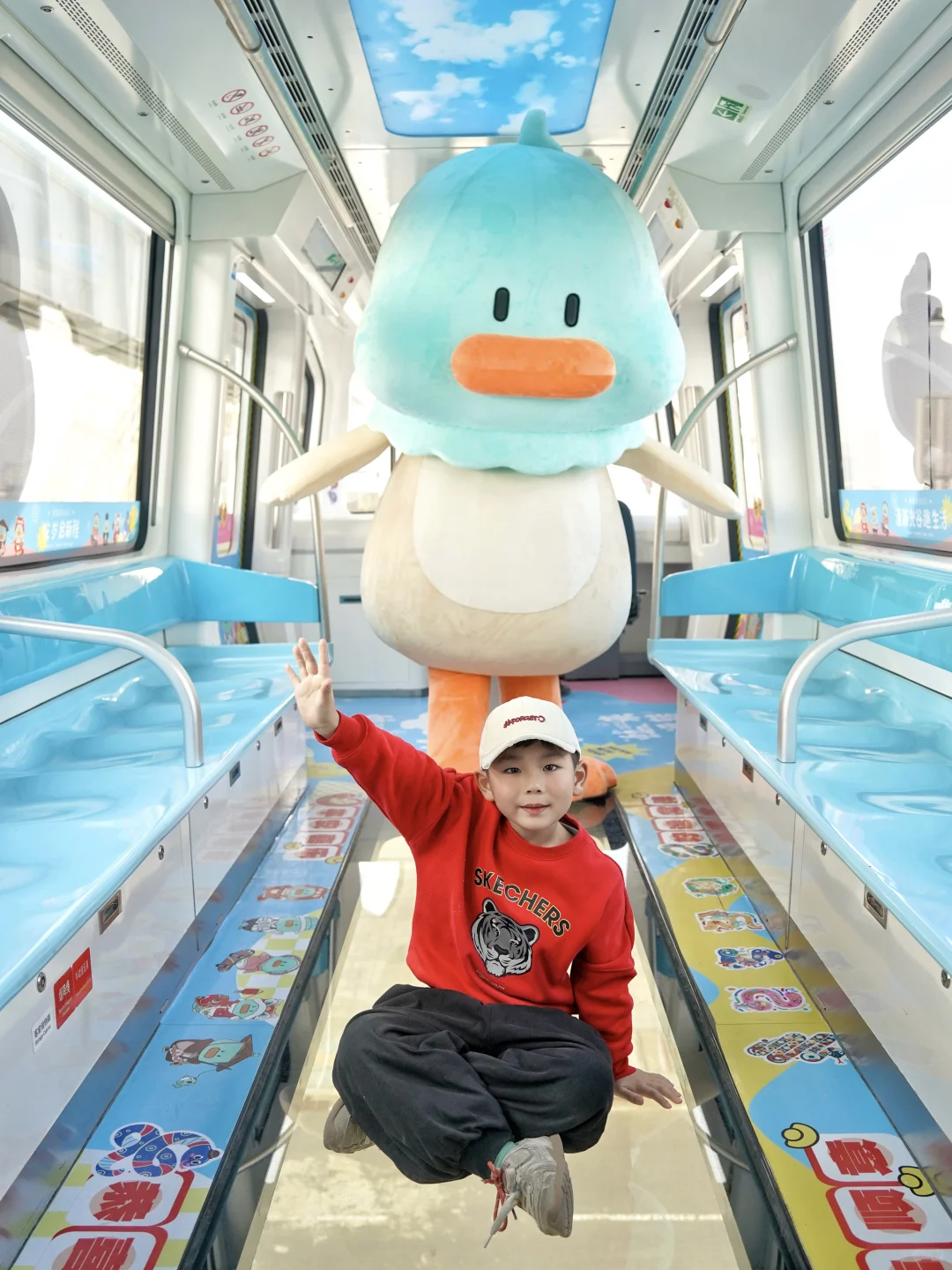 来武汉一定要坐一次空轨春节列车｜超新玩法