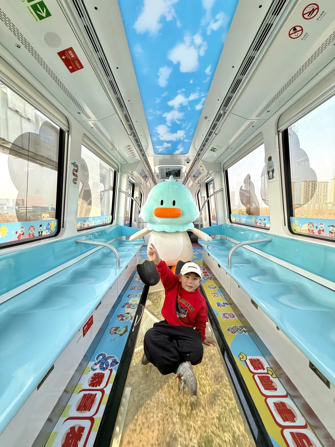 来武汉一定要坐一次空轨春节列车｜超新玩法