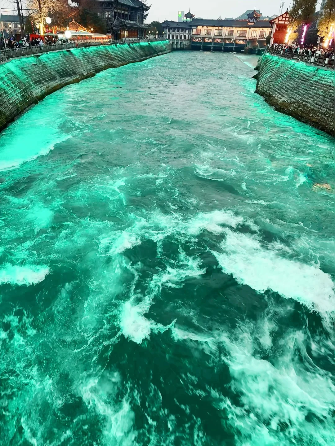 都江堰会惩罚每一个不做攻略的人！