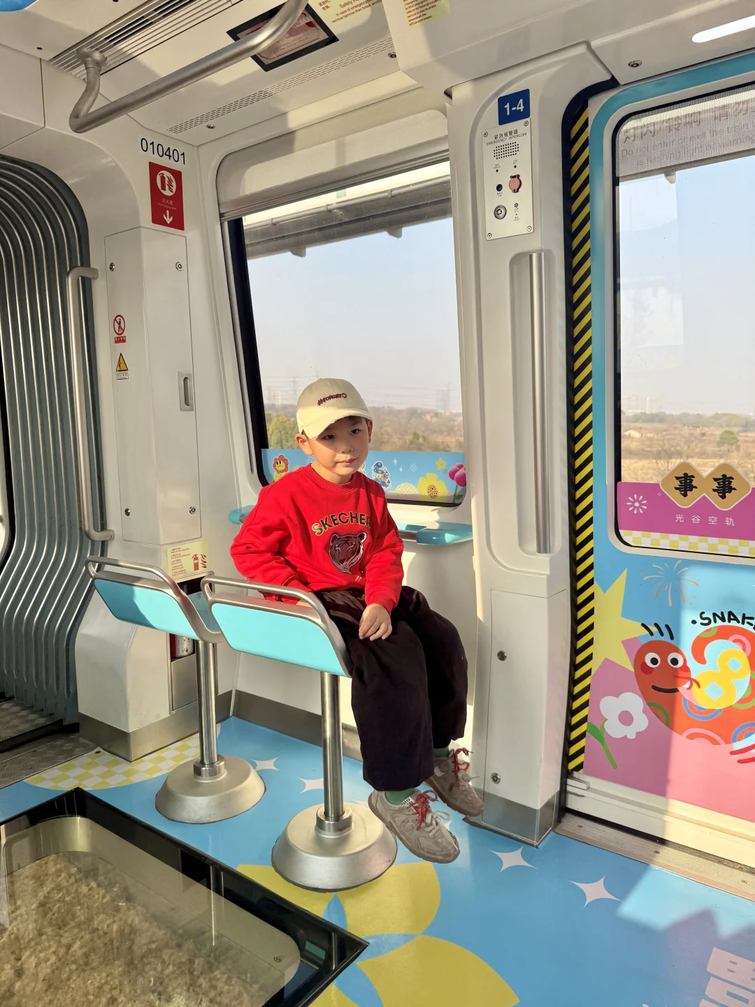 来武汉一定要坐一次空轨春节列车｜超新玩法