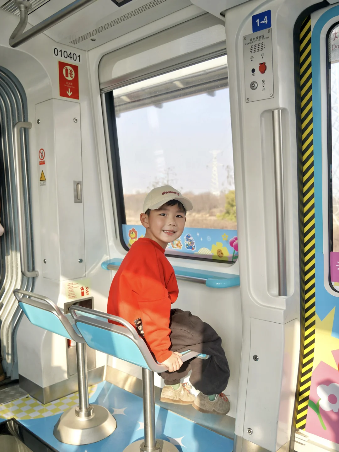 来武汉一定要坐一次空轨春节列车｜超新玩法