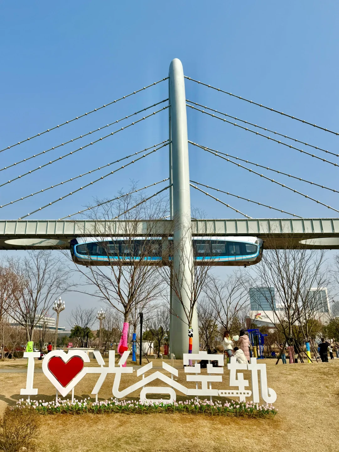 来武汉一定要坐一次空轨春节列车｜超新玩法