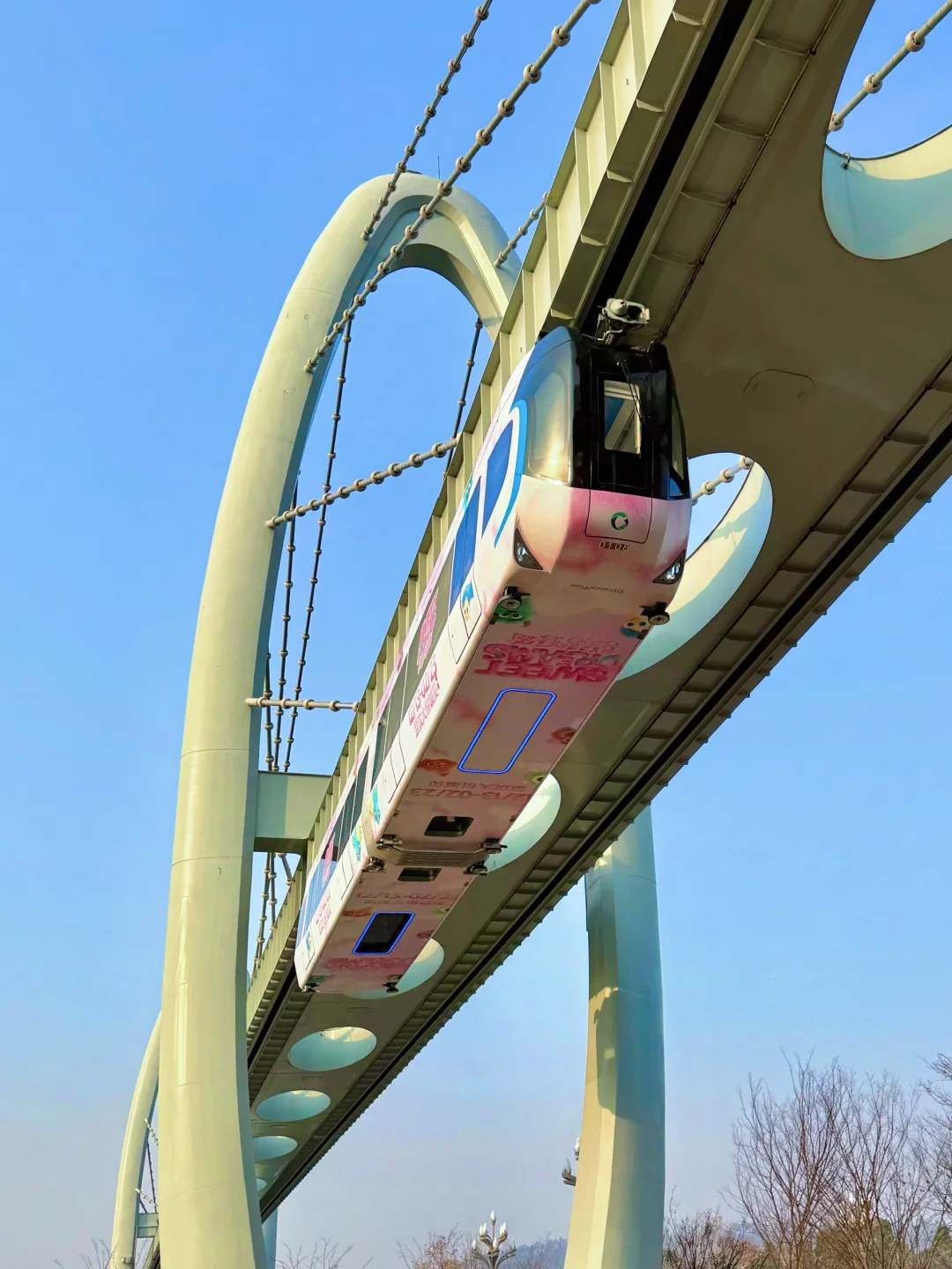 来武汉一定要坐一次空轨春节列车｜超新玩法