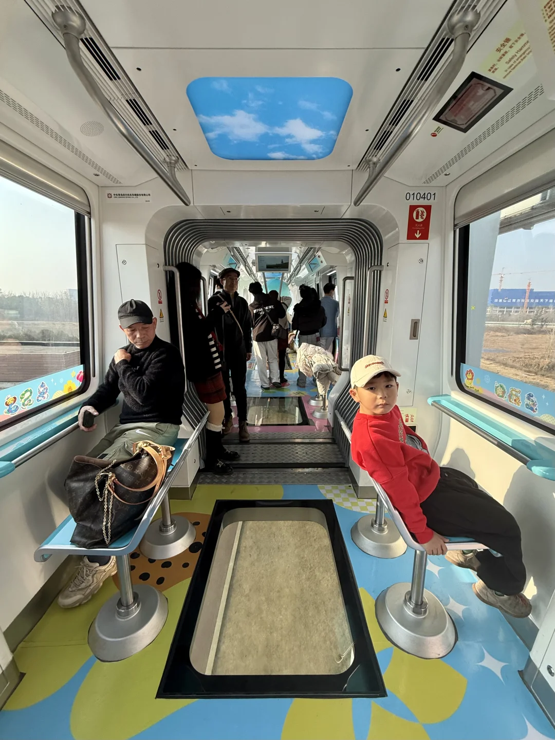 来武汉一定要坐一次空轨春节列车｜超新玩法