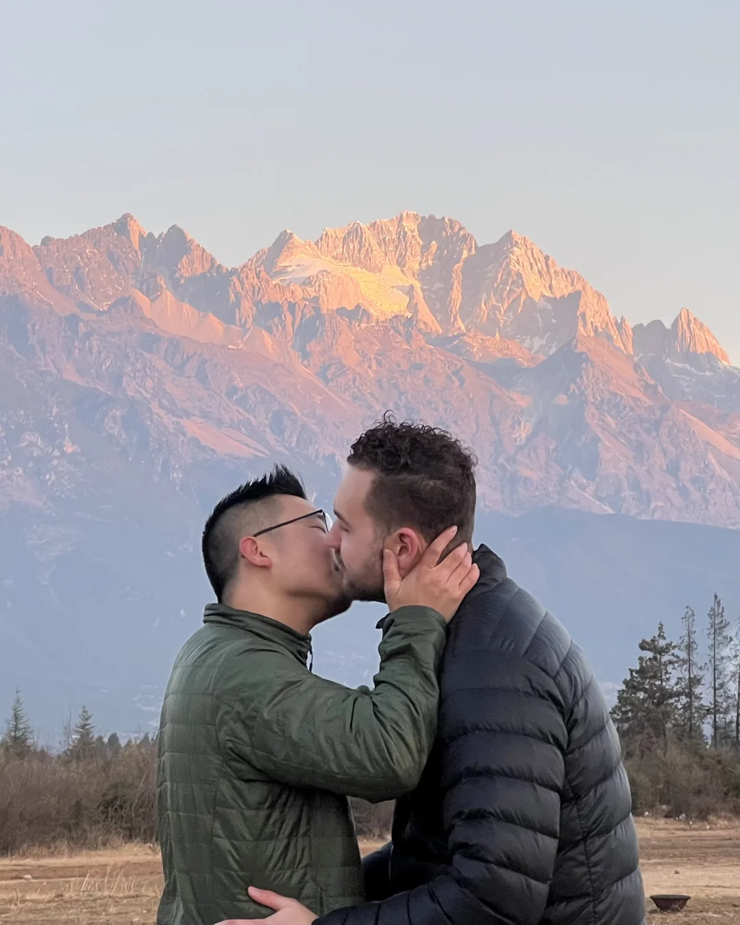 ✨丽江玉龙雪山,日照金山见证的爱情💕