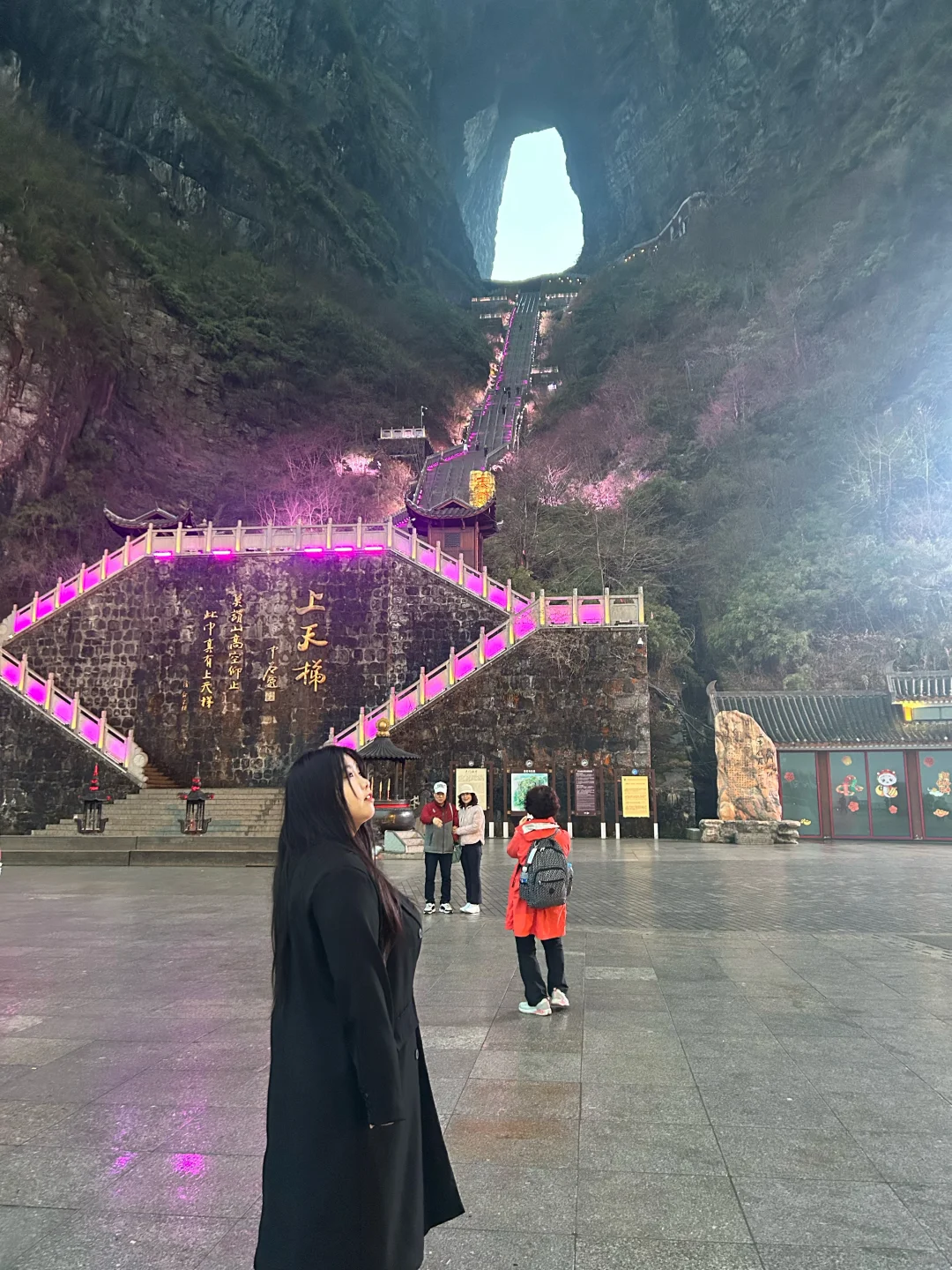 高低也是下999节阶梯 大家猜看是哪个景区