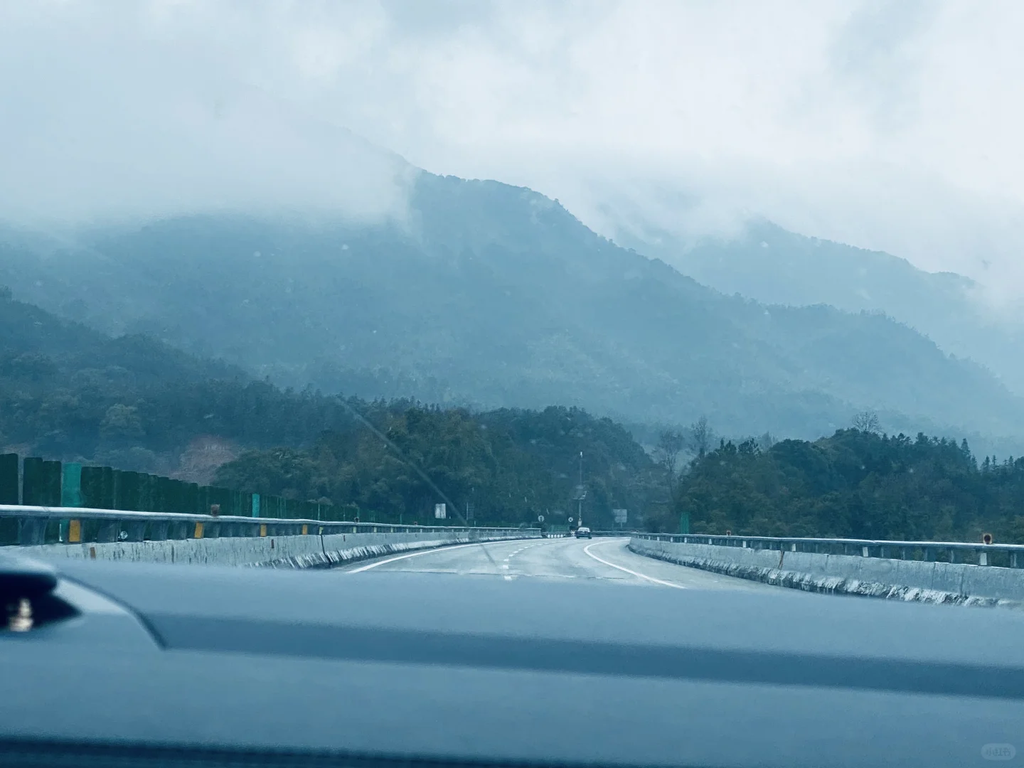 总要去趟连绵的云雨吧～🍃