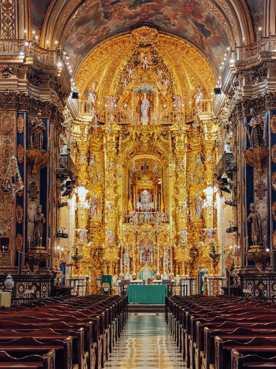 比圣家堂更叫人震惊失语的教堂|格拉纳达